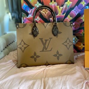 Louis Vuitton, MM On the go Tote with first edition monogram straps